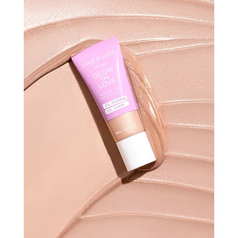 Wet n Wild سائل إضاءة ميجا جلو جلو إن لوف من ويت آند وايلد مع النياسيناميد