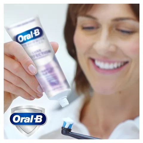 Oral-B معجون أسنان أورال-بي برو ثري دي وايت أدفانسد لوكس بيرفيكشن 75 مل