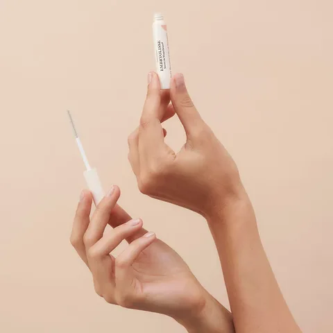 احصلي على رموش وحواجب أطول وأكثر كثافة مع إمبريوليس