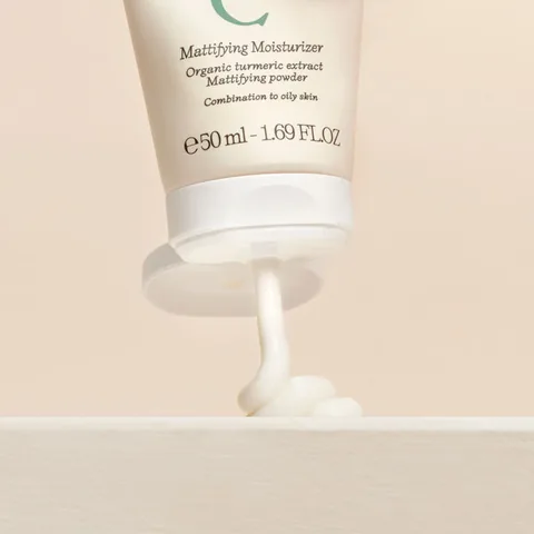 احصلي على بشرة مطفأة ومرطبة مع مرطب Embryolisse