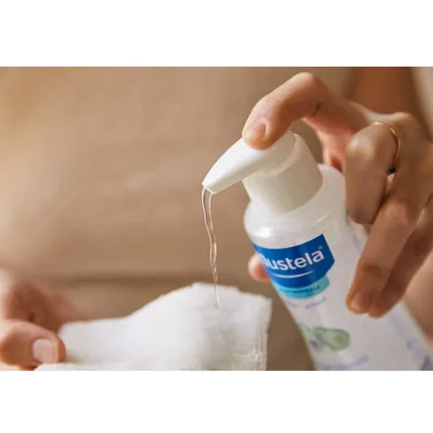 Обеспечьте нежное очищение и мягкость кожи с Mustela Physiob