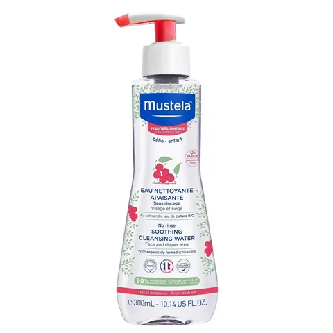 Beruhigte Babyhaut: Mustela Reinigungswasser für Empfindlich