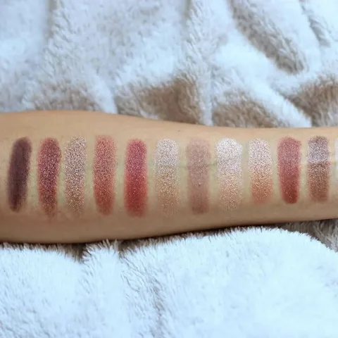 Создайте выразительный взгляд с палеткой Maybelline The Burg