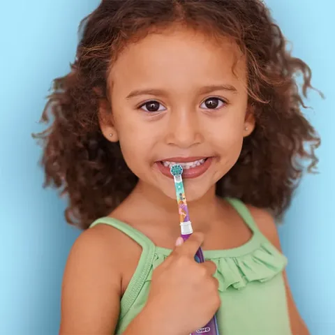 Электрическая зубная щетка Oral-B Vitality Cross Action для детей с таймером