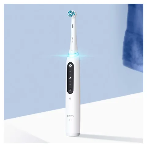 Зубная щетка Oral-B Io5 аккумуляторная белая