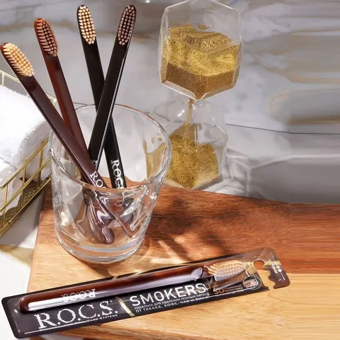 Rocs فرشاة أسنان روكس سموكرز متوسطة الصلابة للبالغين
