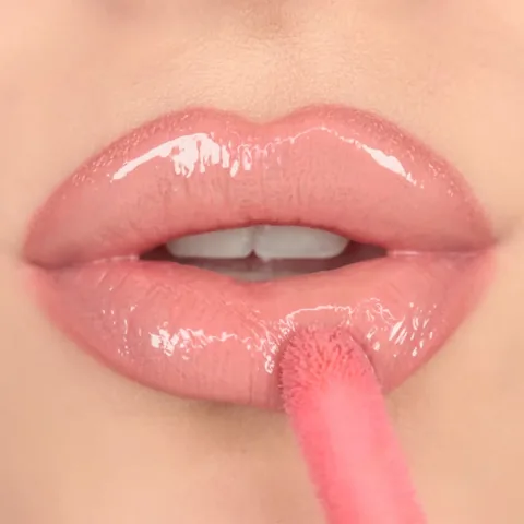 Блеск для губ Revolution Pout Bomb Plumping 15 мл