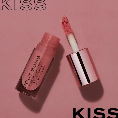 Блеск для губ Revolution Pout Bomb Plumping 15 мл