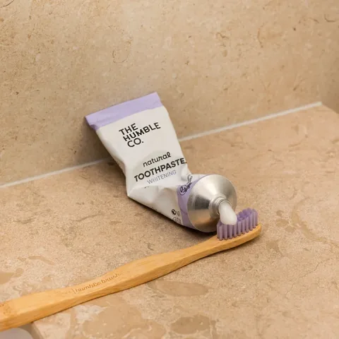 Humble Brush معجون أسنان الفحم الطبيعي من ذا هامبل كو، 75 مل