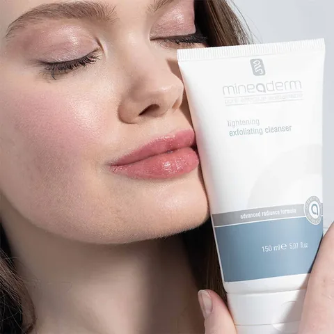 Mineaderm Lightening Exfoliating Cleanser 150 ml