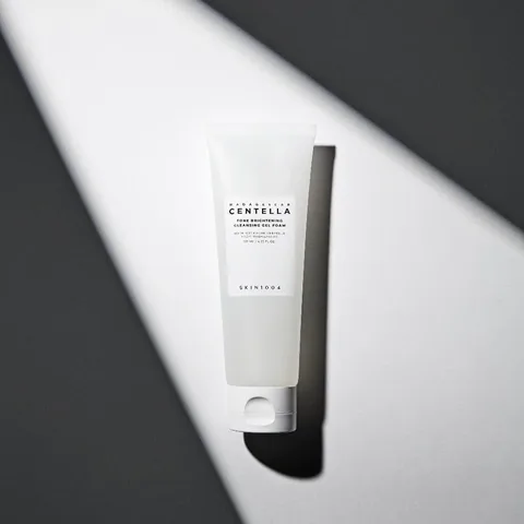 Пенящийся осветляющий очищающий гель с центеллой 125 мл от Skin 1004