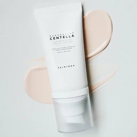 Солнцезащитный крем Skin1004 Мадагаскар Центелла с выравниванием тона SPF 50+ PA++++ 50 мл