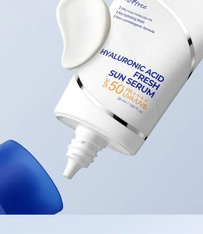 Isntree سيروم حمض الهيالورونيك المنعش للشمس SPF50+ PA++++ من اسنتري 50 مل
