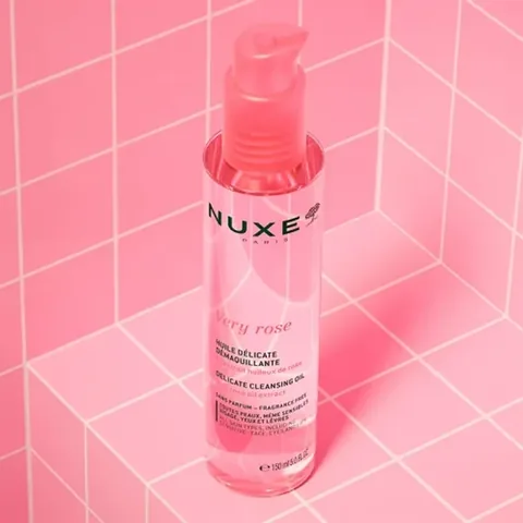 Démaquillez et apaisez votre peau avec Nuxe Very Rose