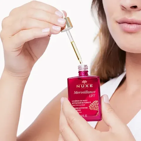 Raffermissez votre peau avec le Sérum Huile Nuxe Merveillanc