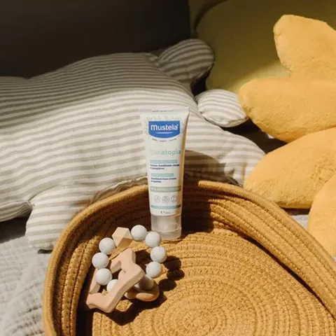 Apaisez & Protégez la Peau Sèche avec Mustela Stelatopia Crè