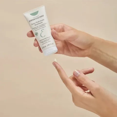 Obtenez une peau mate et hydratée avec Embryolisse