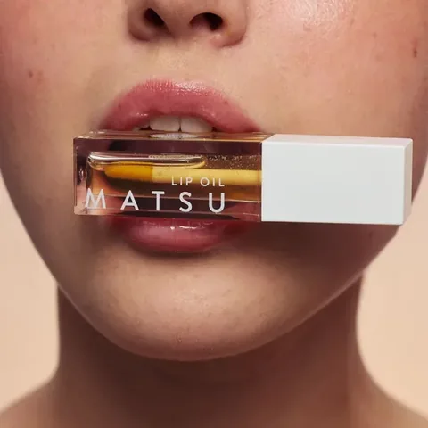 Nourrit, hydrate et révèle l'éclat naturel de vos lèvres
