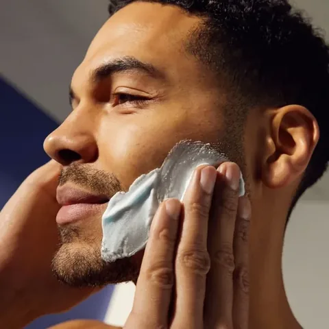 Profitez d'un rasage doux et protégé avec Nivea Men Gel