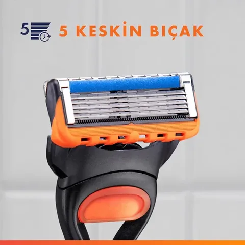 Gillette Fusion5 razor + 1 spare Razor Blade