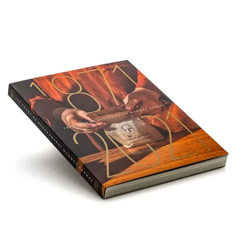 كتاب 150 عامًا من Kurukahveci Mehmet Efendi — Kurukahveci Me