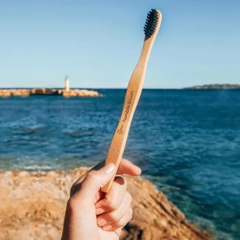 Humble Brush فرشاة أسنان هامبل براش فائقة النعومة سوداء